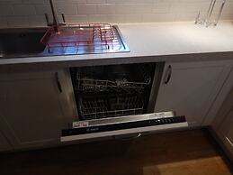 Cherry Palace 3 BD Parking Spaces groups