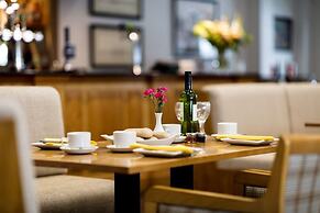 Cowdray Lodge