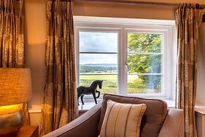 Cowdray Lodge
