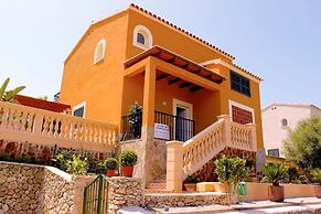 Detached House With Private Pool Near the Beach