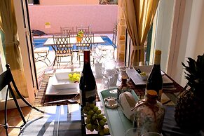 Detached House With Private Pool Near the Beach
