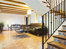 Detached House With Private Pool Near the Beach