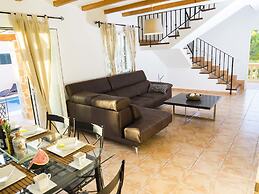 Detached House With Private Pool Near the Beach