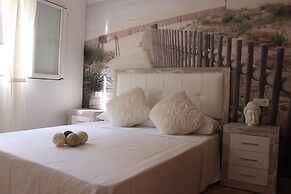 Detached House With Private Pool Near the Beach