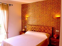 Detached House With Private Pool Near the Beach