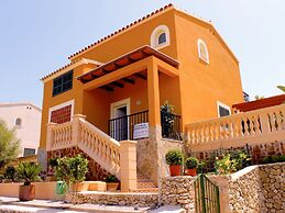 Detached House With Private Pool Near the Beach