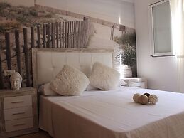 Detached House With Private Pool Near the Beach