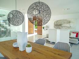 Belvilla by OYO Atzur