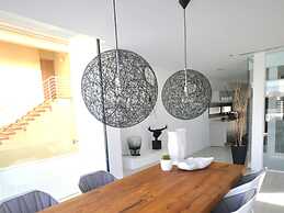 Belvilla by OYO Atzur