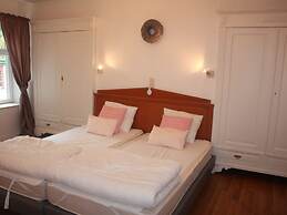 Large Cozy Cottage With Home Cinema