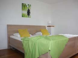 Large Cozy Cottage With Home Cinema