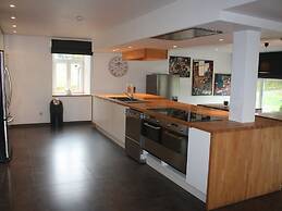 Large Cozy Cottage With Home Cinema