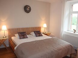 Large Cozy Cottage With Home Cinema