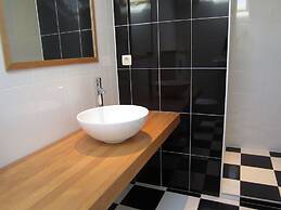 Large Cozy Cottage With Home Cinema