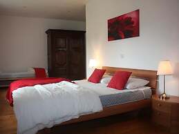 Large Cozy Cottage With Home Cinema