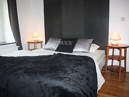 Large Cozy Cottage With Home Cinema