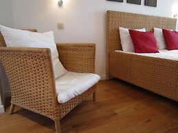 Large Cozy Cottage With Home Cinema