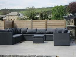 Large Cozy Cottage With Home Cinema