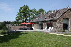 Large Cozy Cottage With Home Cinema