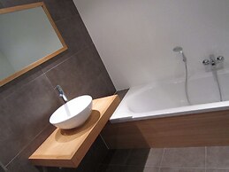 Large Cozy Cottage With Home Cinema