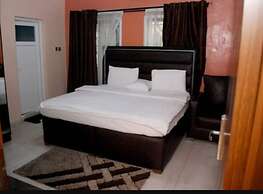 Ivon Suites