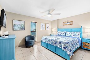 Quiet Bayfront Condo w/ Boat Slips & Fishing Pier!