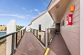 Quiet Bayfront Condo w/ Boat Slips & Fishing Pier!