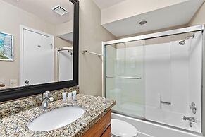 Quiet Bayfront Condo w/ Boat Slips & Fishing Pier!