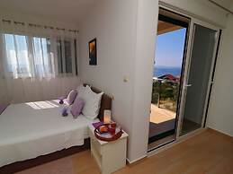 Charming Holiday Home in Cara With Swimming Pool