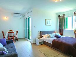 Charming Holiday Home in Cara With Swimming Pool