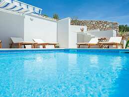 Charming Holiday Home in Cara With Swimming Pool