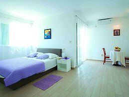 Charming Holiday Home in Cara With Swimming Pool