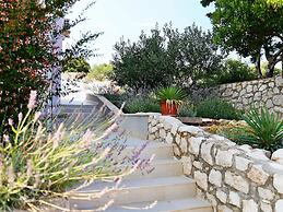 Charming Holiday Home in Cara With Swimming Pool