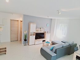 Modern Apartment in Kastel Stafilic With Fenced Garden