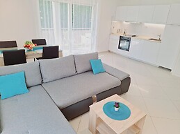 Modern Apartment in Kastel Stafilic With Fenced Garden