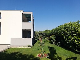 Modern Apartment in Kastel Stafilic With Fenced Garden