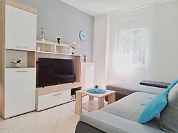 Modern Apartment in Kastel Stafilic With Fenced Garden