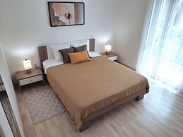 Modern Apartment in Kastel Stafilic With Fenced Garden