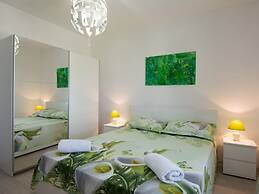 Spacious Apartment Near the Beach