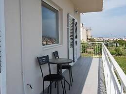 Spacious Apartment Near the Beach