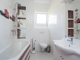 Spacious Apartment Near the Beach