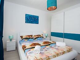 Spacious Apartment Near the Beach