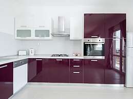 Spacious Apartment Near the Beach