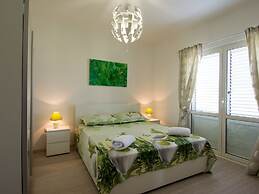 Spacious Apartment Near the Beach