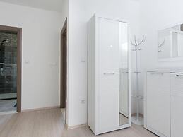 Spacious Apartment Near the Beach