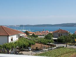 Spacious Apartment Near the Beach