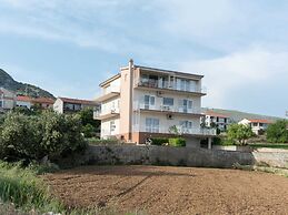 Spacious Apartment Near the Beach