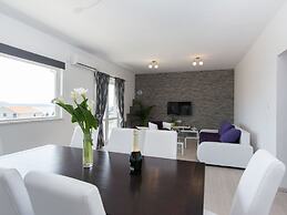 Spacious Apartment Near the Beach