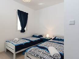 Spacious Apartment Near the Beach