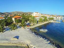 Spacious Apartment Near the Beach